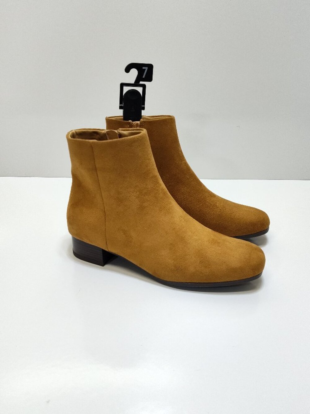 Time and Tru Ankle Boots Womens 7 Microsuede Side Zip Casual Fall Walking Boot